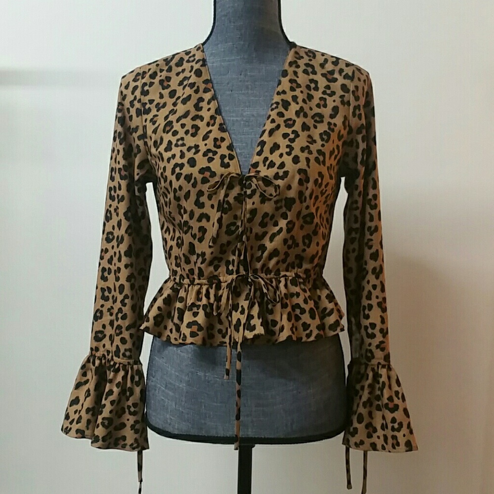 Leopard print ruffle detail top
